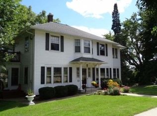 305 S Main St, Fall River, WI 53932