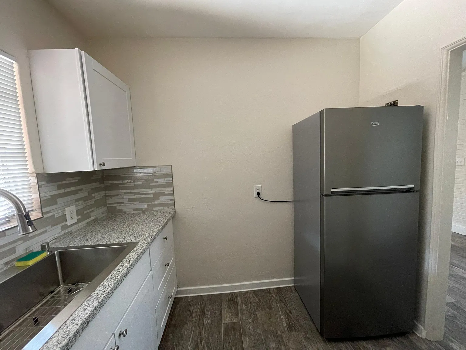 1315 E 9th Street — Photo 2