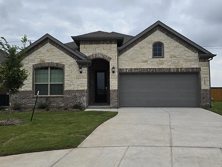 1333 Armitage Way — Photo 2