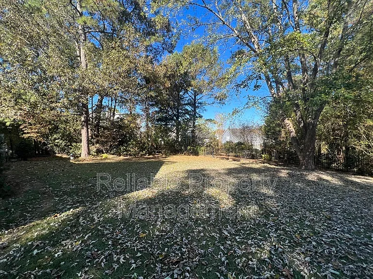 1004 Melville Ln — Photo 2