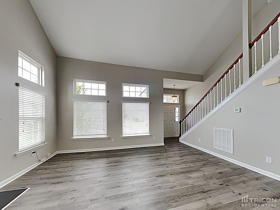 4th image of 121 Stoneheath Dr