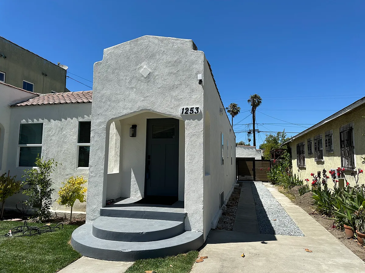 Building Photo - 1253 W 65th St