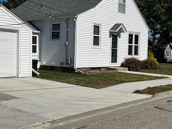 Side entrance of house with one stall garage