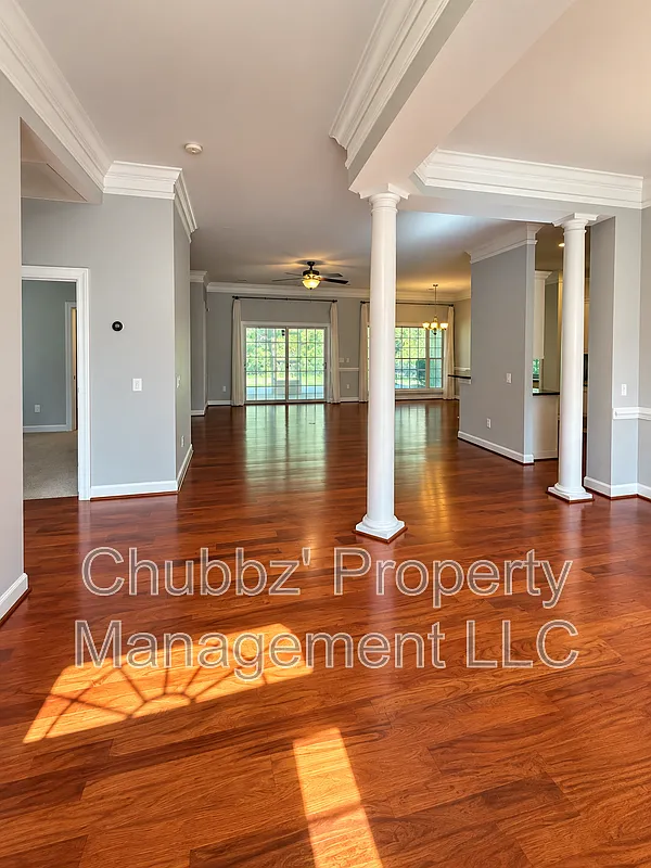 4 bed, 3.0 bath, 2433 sqft, $3,500 — Photo 2