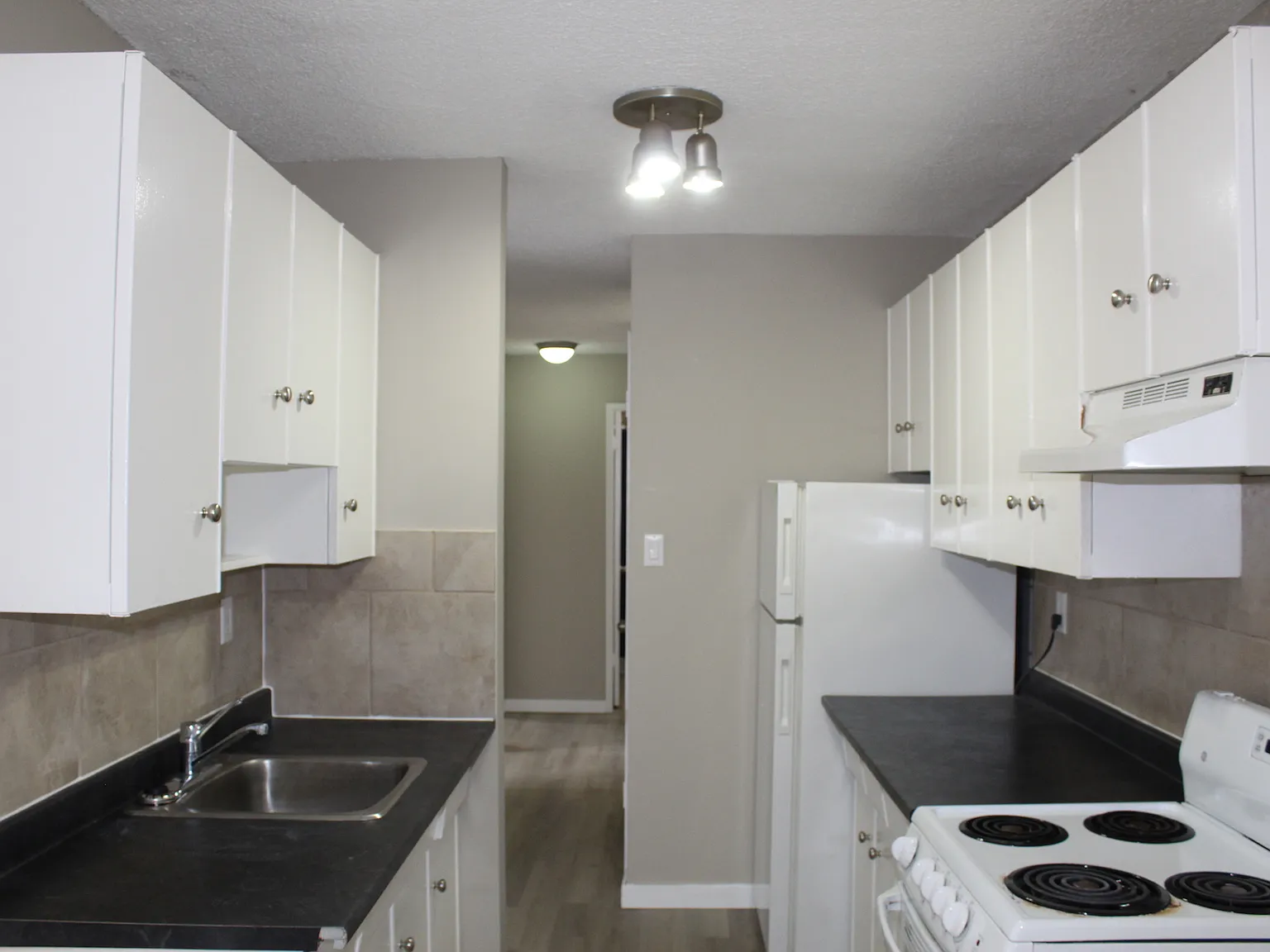Oasis Apartments — Photo 3