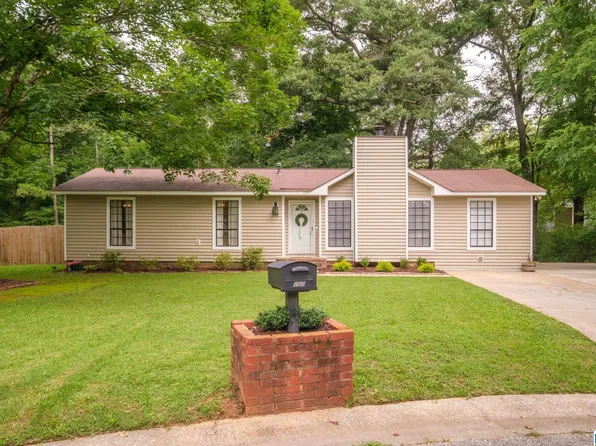 100 Hummingbird Cir, Alabaster, AL 35007