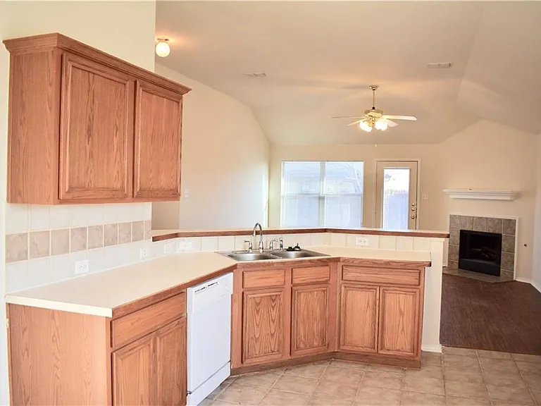 1000 Salt Creek Trl — Photo 3