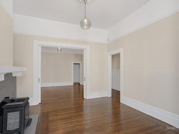 5th image of 435 Oak St
