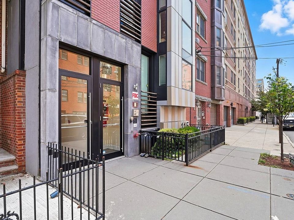 2nd image of 115 Clinton St APT 5