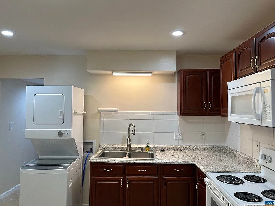 Studio, $1,400 — Photo 4