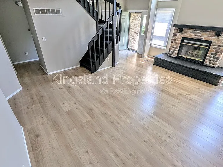 2217 Wendy Way Dr — Photo 2
