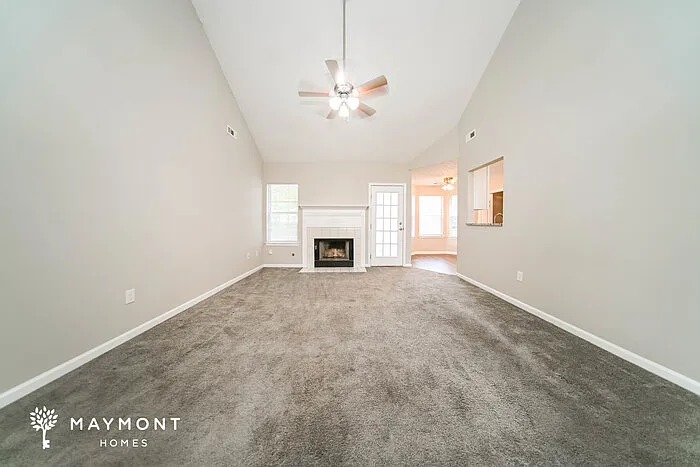 512 Edgewater Way — Photo 3