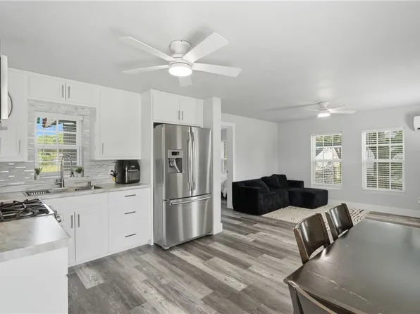 1407 N San Marcos St, Seguin, TX 78155