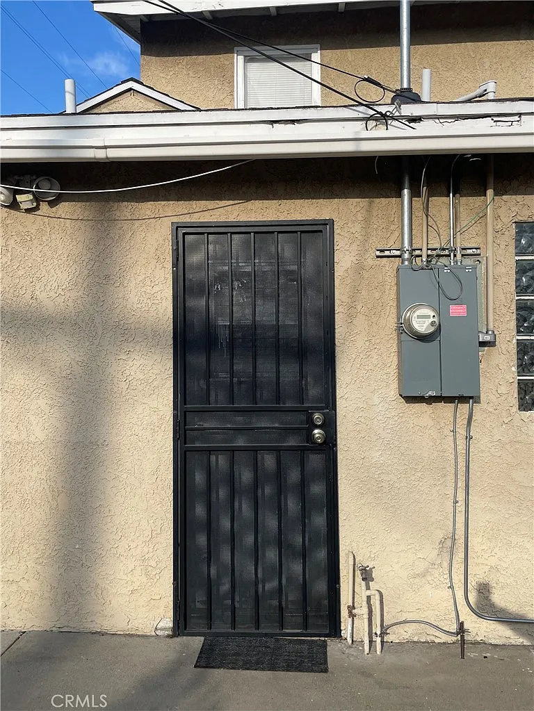 1 bed, 1.5 bath, 650 sqft, $1,800 — Photo 2