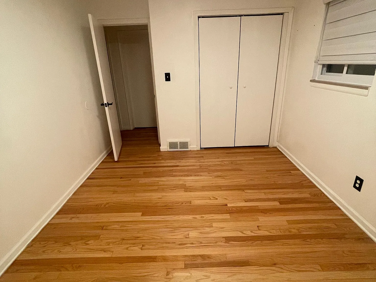 23871 Princeton St — Photo 4