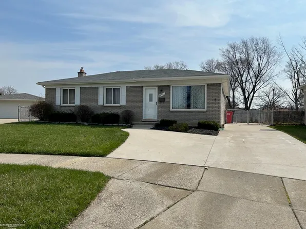 29544 Garden St, Roseville, MI 48066