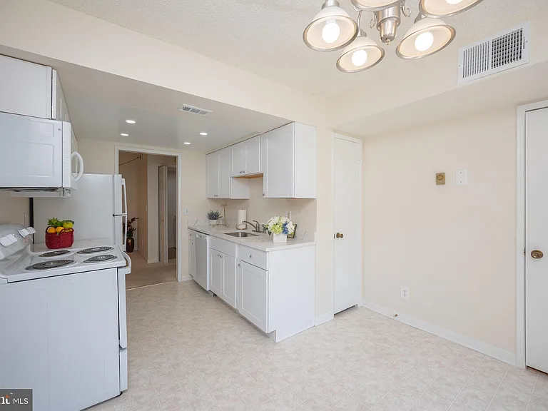 15310 Beaverbrook Ct #89-1B — Photo 7