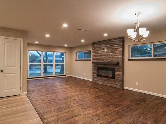 3rd image of 1919 Colony Dr
