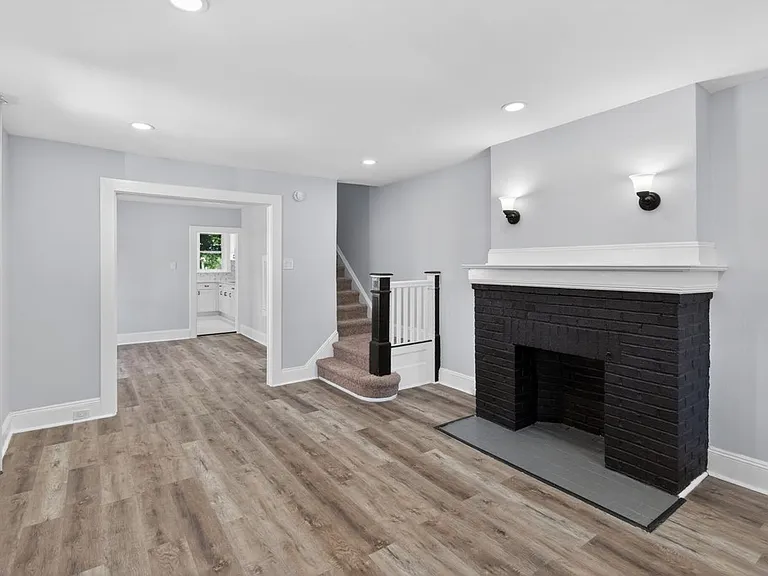 344 Gardner Ave — Photo 3