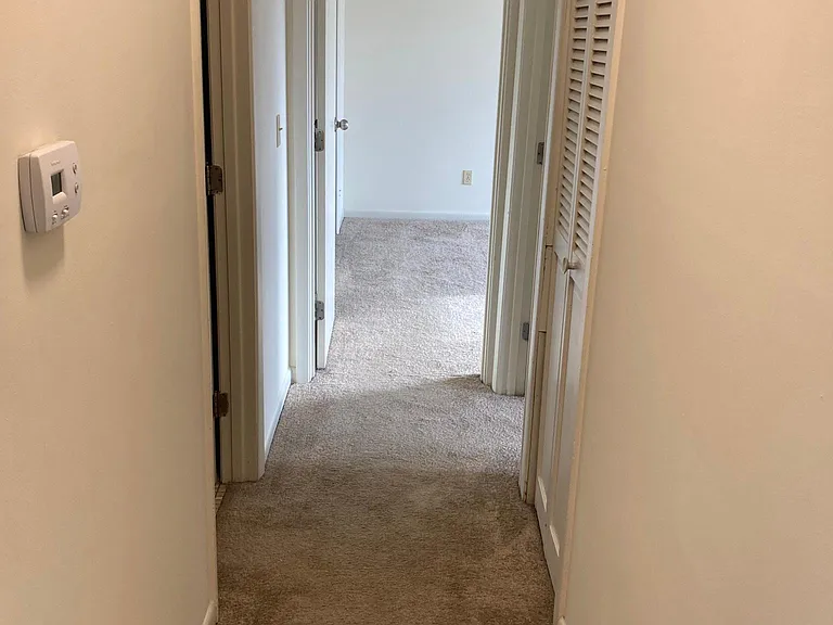 Grandin Club Apartments — Photo 7