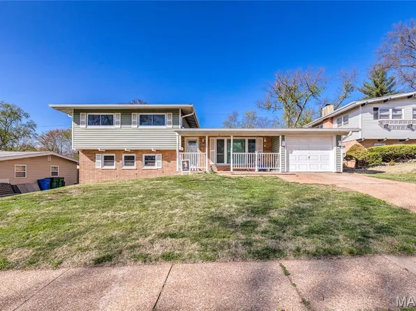 10 Lila Ln, Florissant, MO 63033