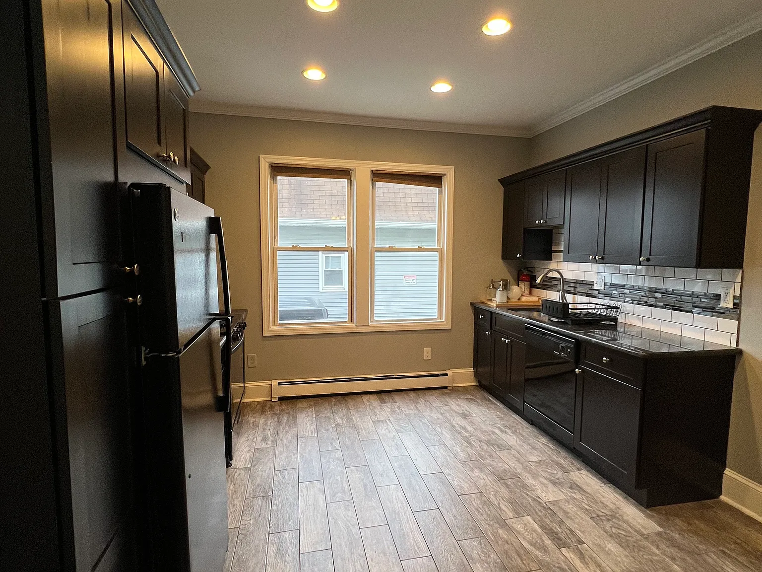2 bed, 1000 sqft, $2,150 — Photo 2