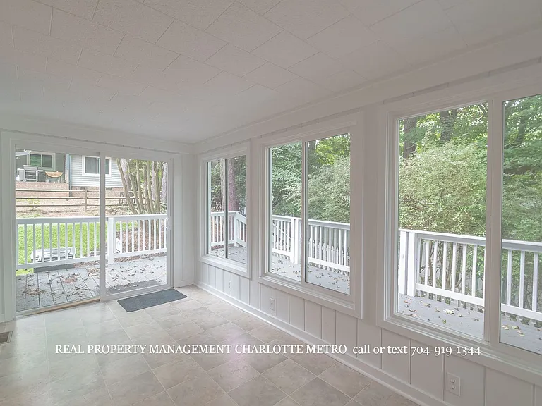 1059 Woodlake Ln — Photo 41