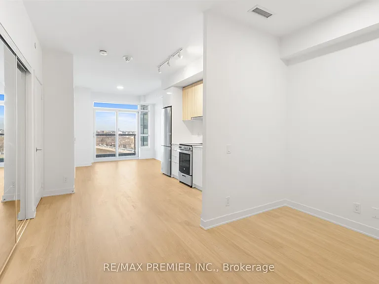 30 Upper Mall Way #909 — Photo 10