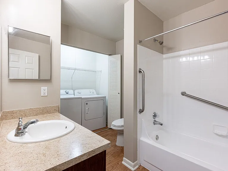 CORAL FALLS APARTMENTS — Photo 23