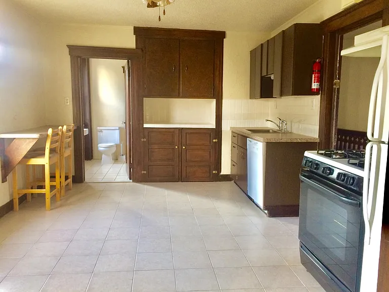 Large kitchen, ceramic tile, appliances included.