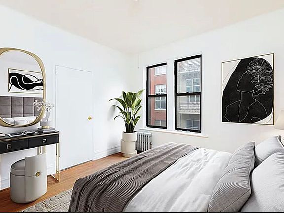 2nd image of 171 Meserole St APT 3