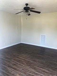 2 bed, 1.0 bath, 1010 sqft, $895 — Photo 2