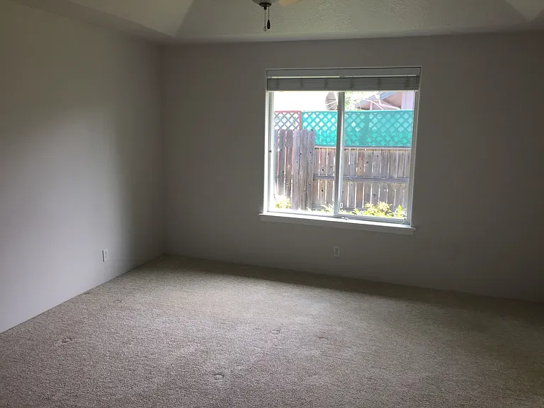 2723 Esther Ln — Photo 6