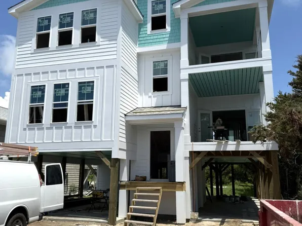 128 W Dolphin Drive, Oak Island, NC 28465