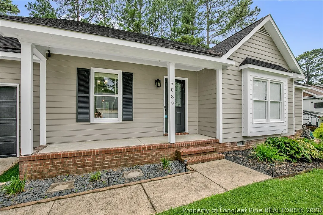 4 bed, 2.0 bath, 1605 sqft, $1,800 — Photo 3