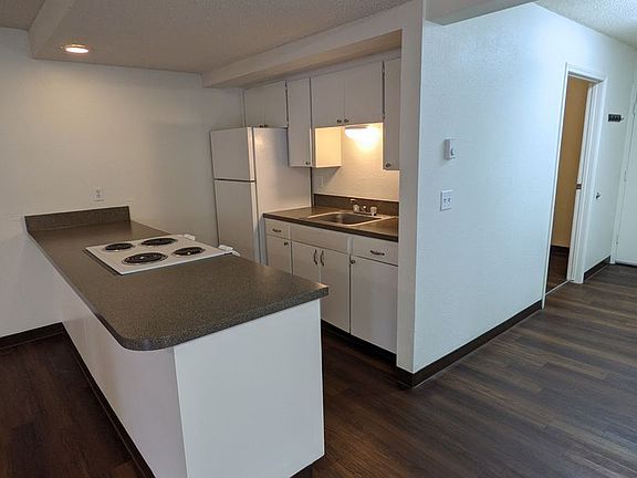 5th image of 6320 SW Lombard Ave #13