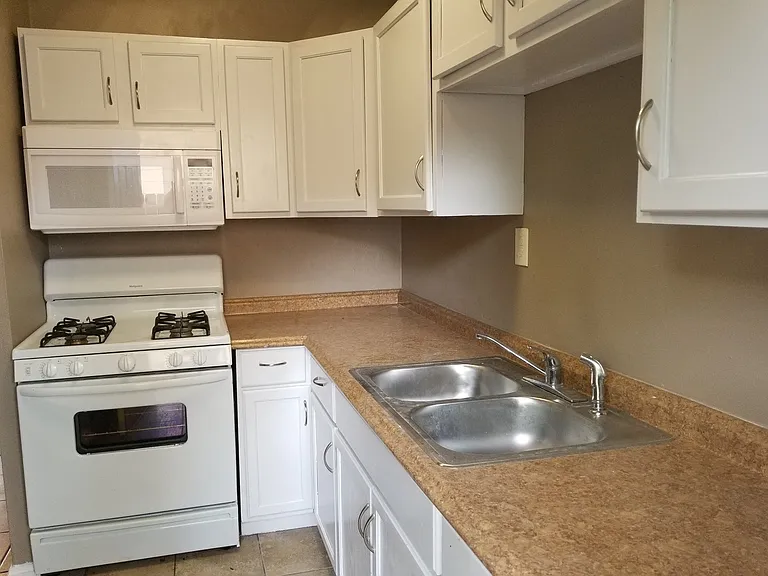 1802 W Gramercy Pl — Photo 6