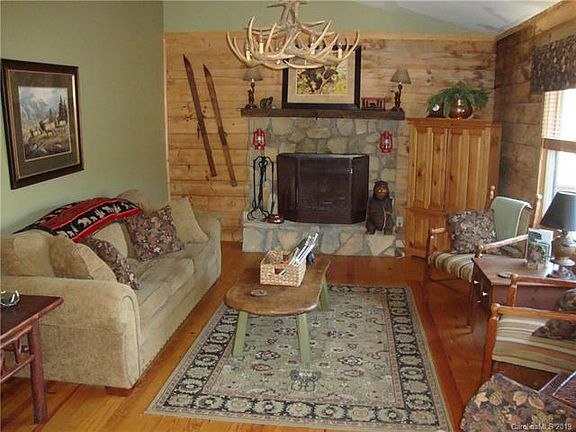 2nd image of 939 Autumn Dr #603