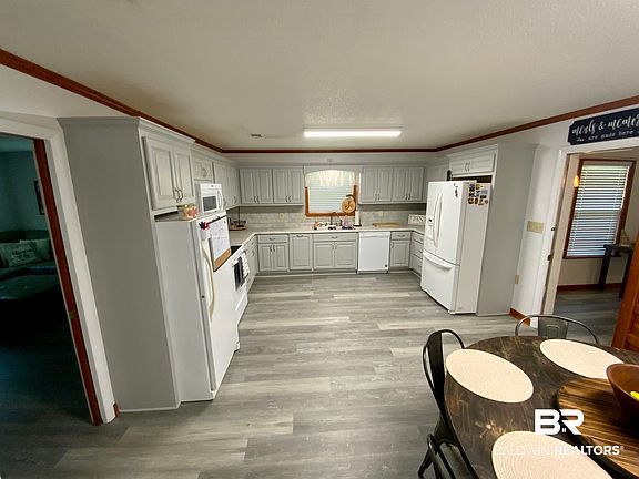 5th image of 1604 Moog Ave
