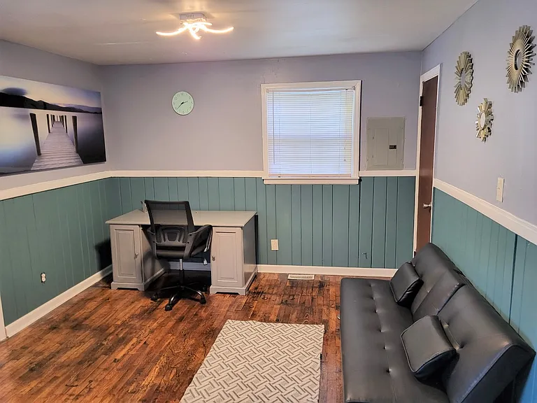 9401 Eleanor Dr — Photo 8