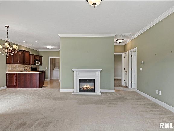 3rd image of 805 Colorado Ct