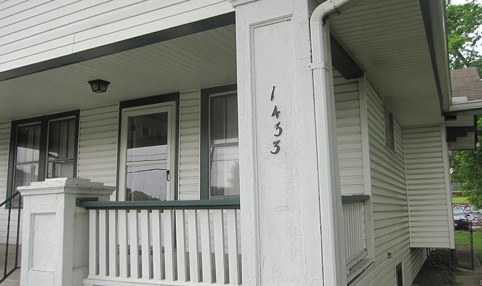 2nd image of 1433 W Riverview Ave