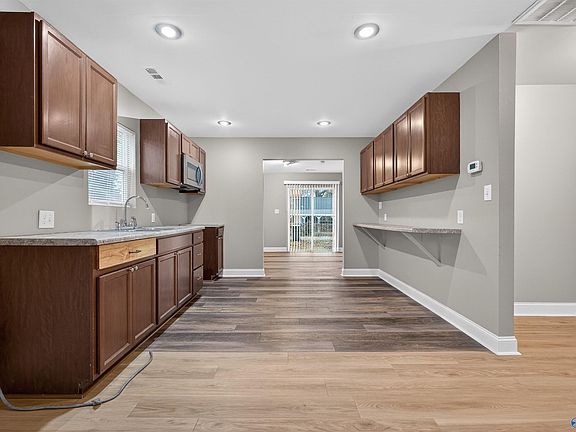 2nd image of 1002 7th Ave SE