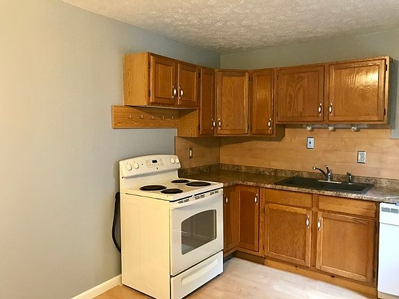 4th image of 2000 Willowood Dr N