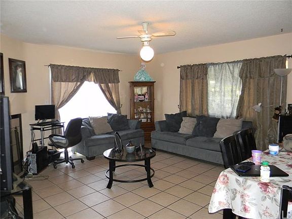 3rd image of 18047 Hibiscus St