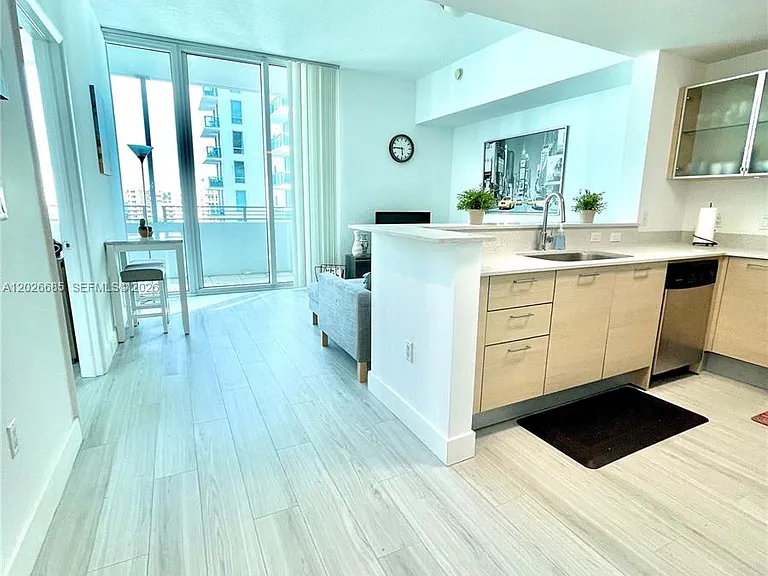 350 NE 24th St #709 — Photo 5