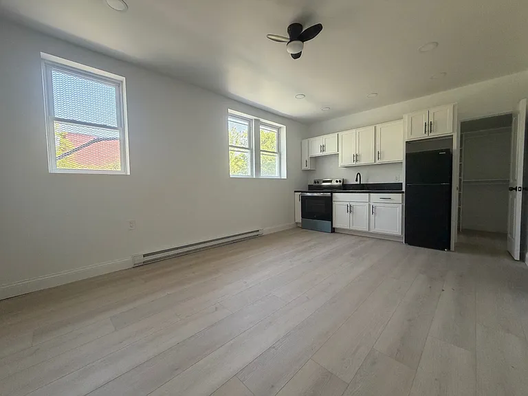 1140 Ashland St #1 — Photo 4