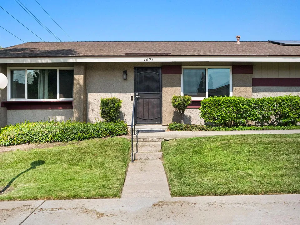 1605 Carmel Cir E