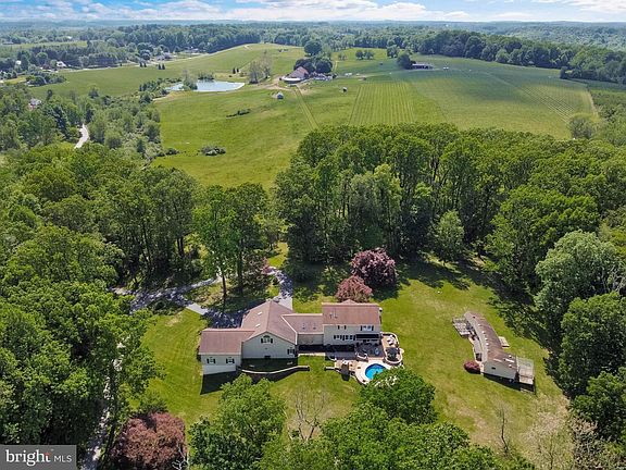 2nd image of 150 Mink Hollow Rd