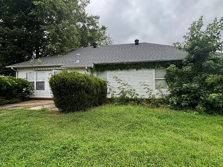 20 Tulip Ln — Photo 3